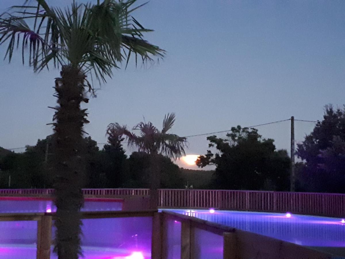 Hotel Camping Paradis La Roudelière à Signes Extérieur photo